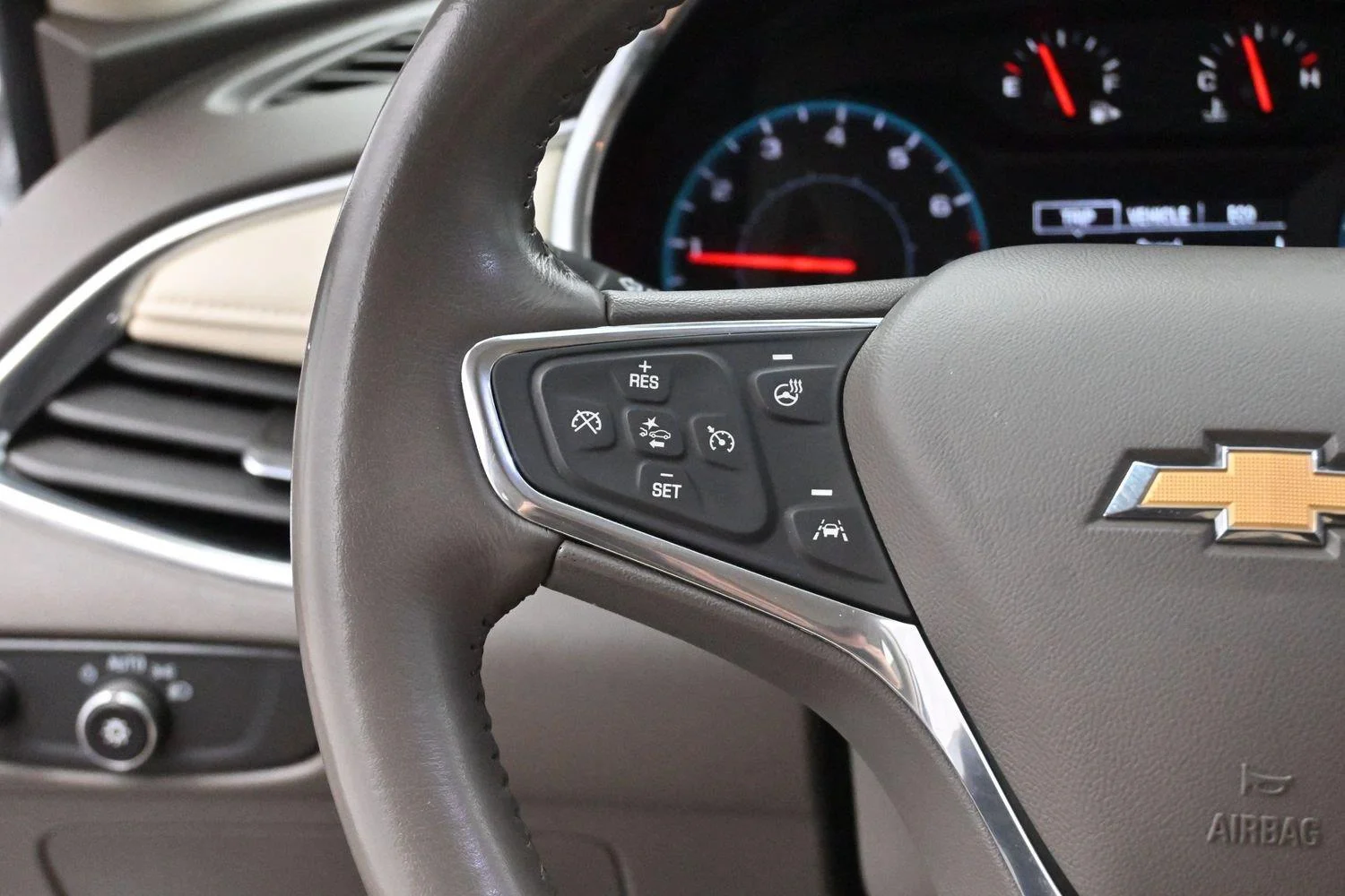 Used 2020 Silver Ice Metallic Chevrolet LT image 17