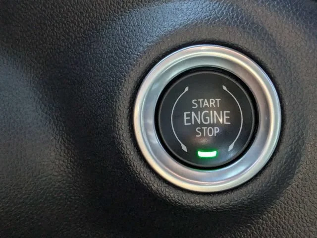 Used 2022 Summit White GMC AT4 image 32