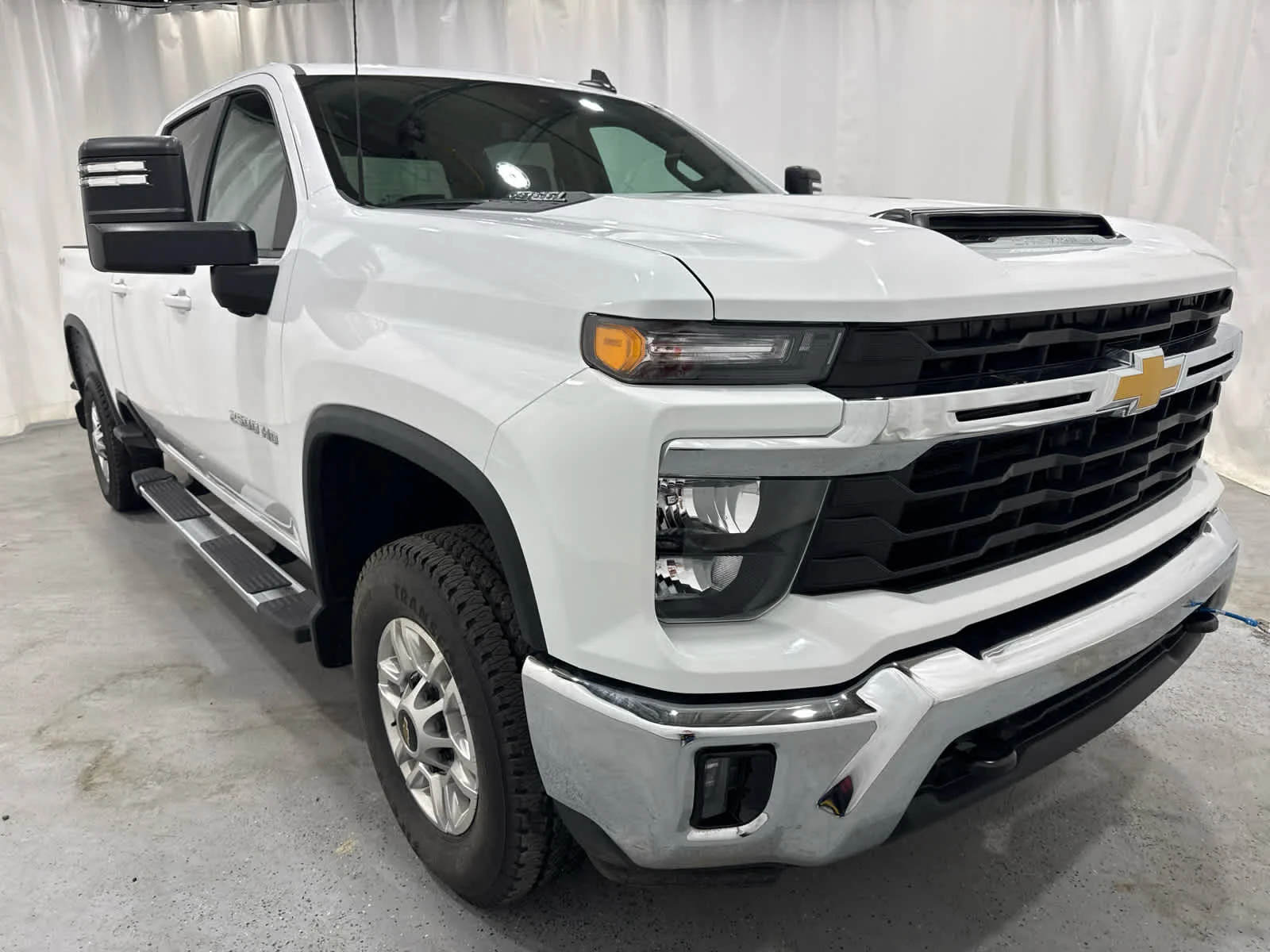 Used 2026 Summit White Chevrolet LT image 7