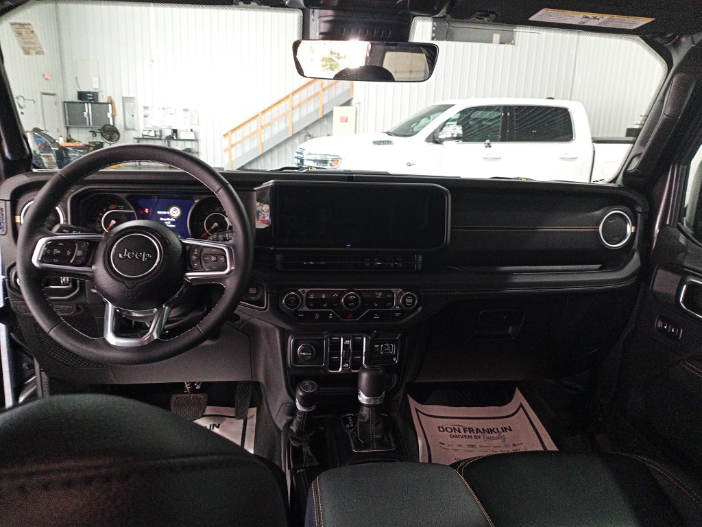 Used 2025 Gray Jeep Sahara image 17