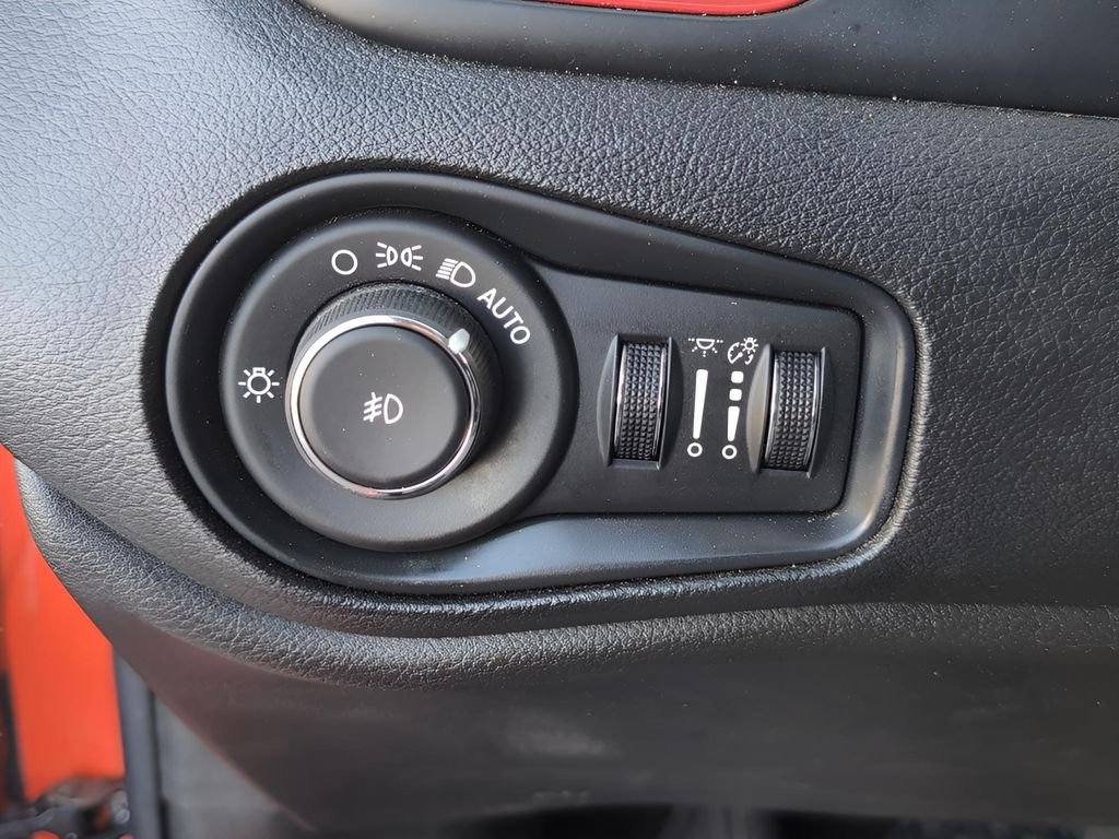 Used 2021 Omaha Orange Clearcoat Jeep Trailhawk image 14