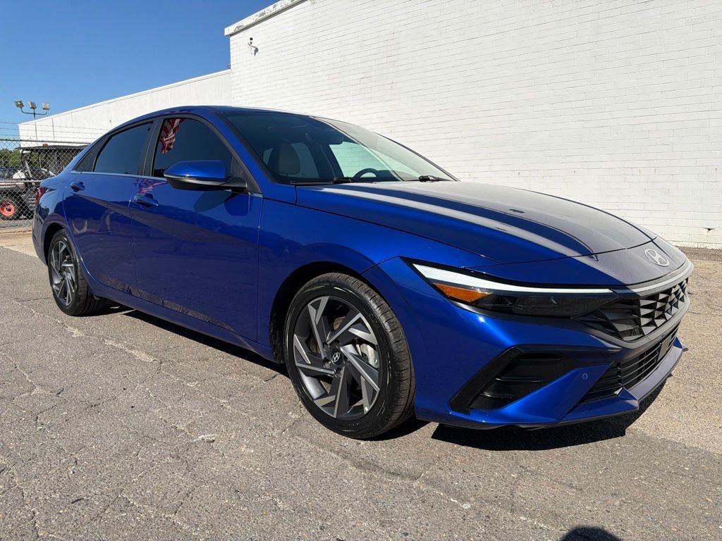 2024 Hyundai Elantra Limited - Photo 9