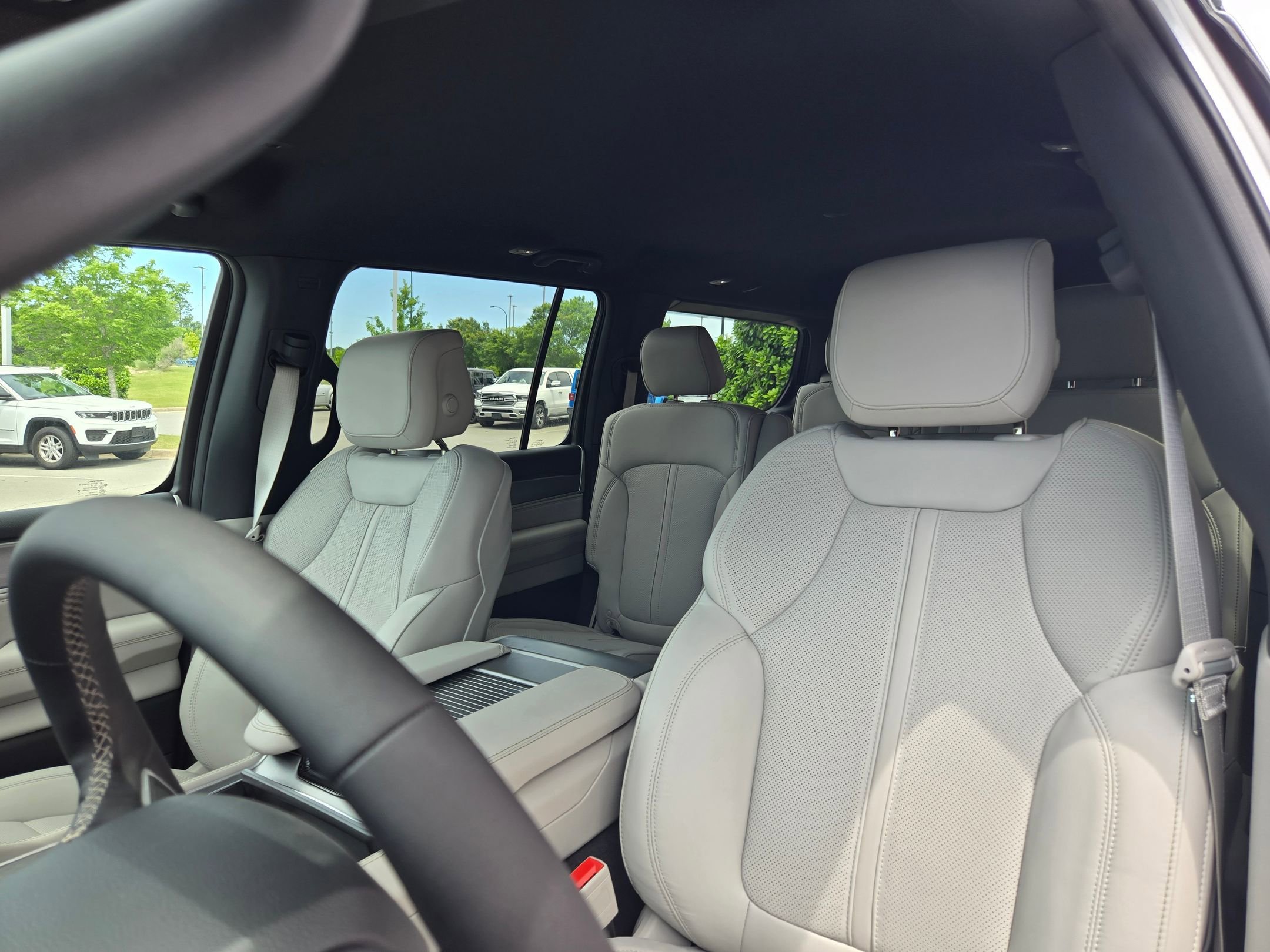 New 2026 Silver-Zynith Exterior Paint Jeep  image 23