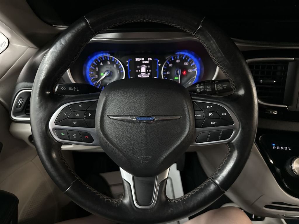 Used 2020 Crystal Metallic Chrysler Touring L image 21