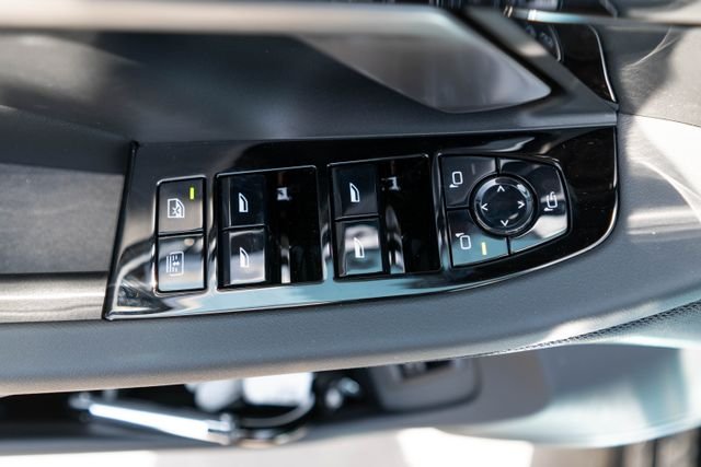 New 2027 Black Sapphire Metallic BMW 550e xDrive image 20