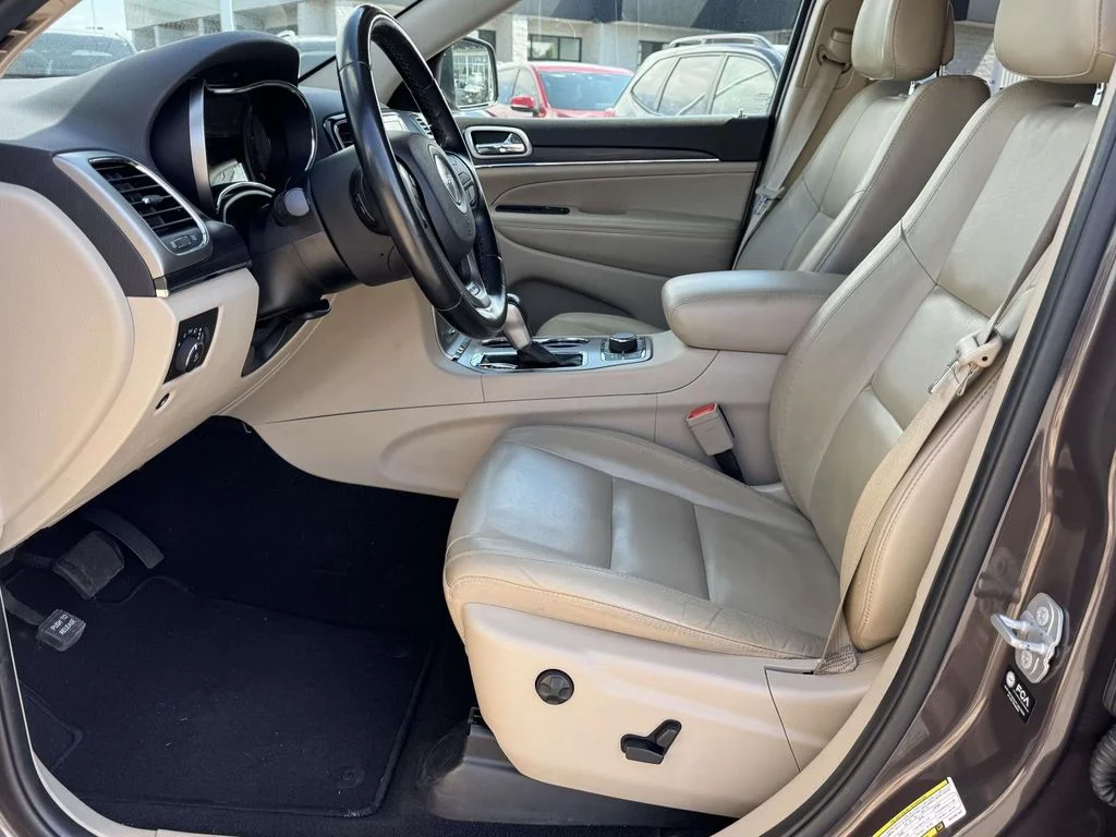 Used 2021 Brown Jeep Limited image 14