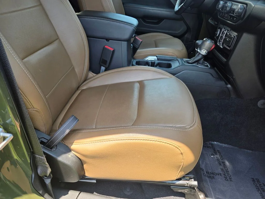 Used 2020 Green Jeep Unlimited Sahara image 27