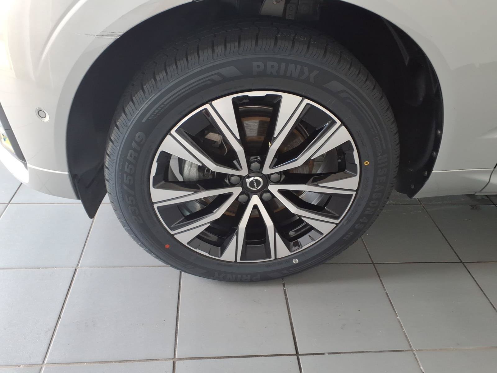 Used 2024 Silver Dawn Metallic Volvo Plus Dark Theme image 9