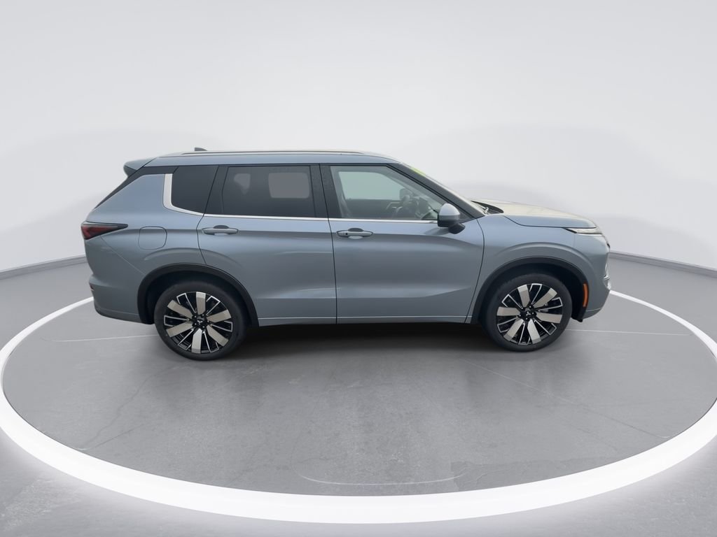 New 2026 Gray Mitsubishi SEL image 9