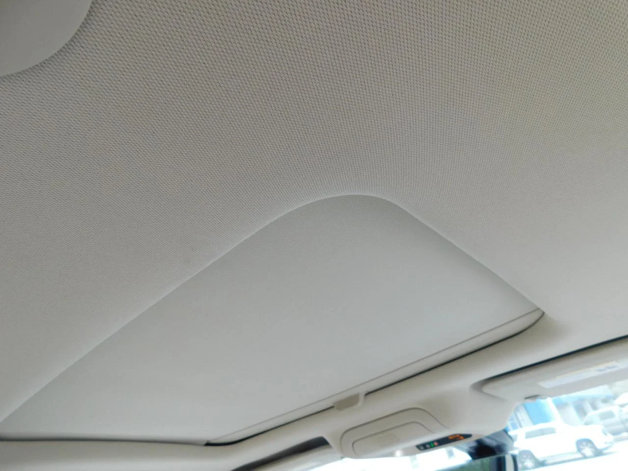 Used 2022 White GMC FWD 4DR DENALI image 19