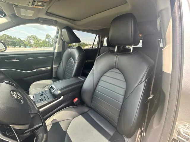 2023 Toyota Highlander XLE - Photo 14