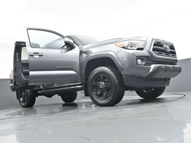 Used 2016 Gray Toyota SR5 image 40