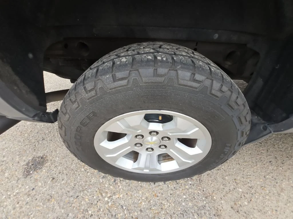 Used 2017 PEPPERDUST METALLIC Chevrolet LTZ image 28