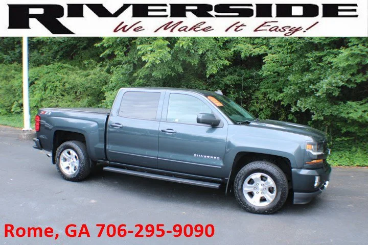 Used 2018 GRAPHITE METALLIC Chevrolet LT image 1