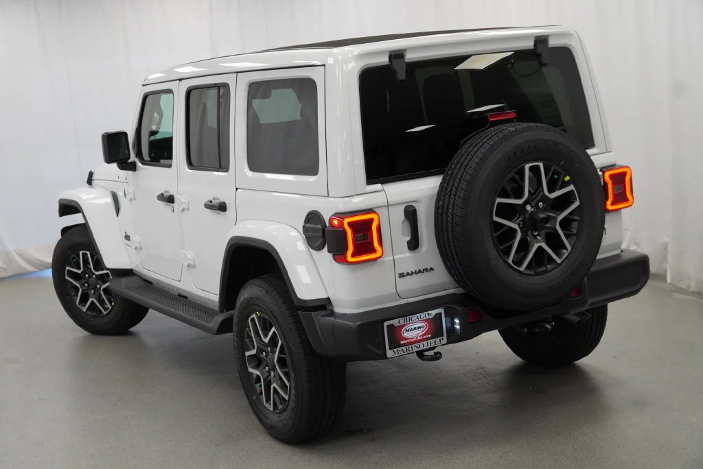 New 2027 Bright White Clear-Coat Paint Jeep Sahara image 15