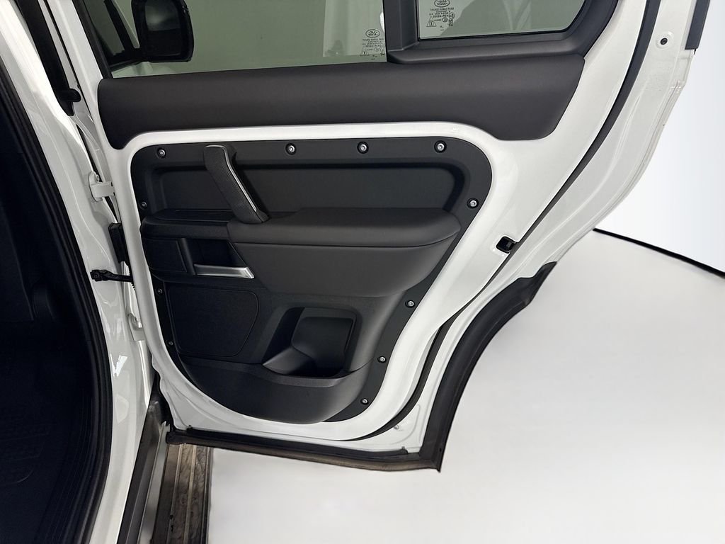 New 2026 Fuji White Land Rover V8 image 29