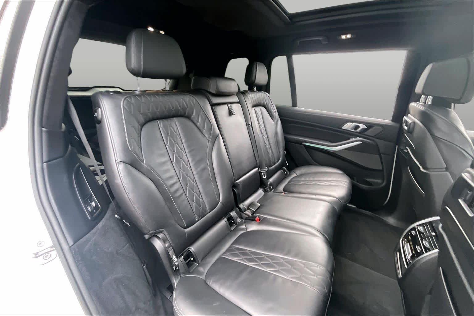 Used 2020 Alpine White BMW M50i image 19
