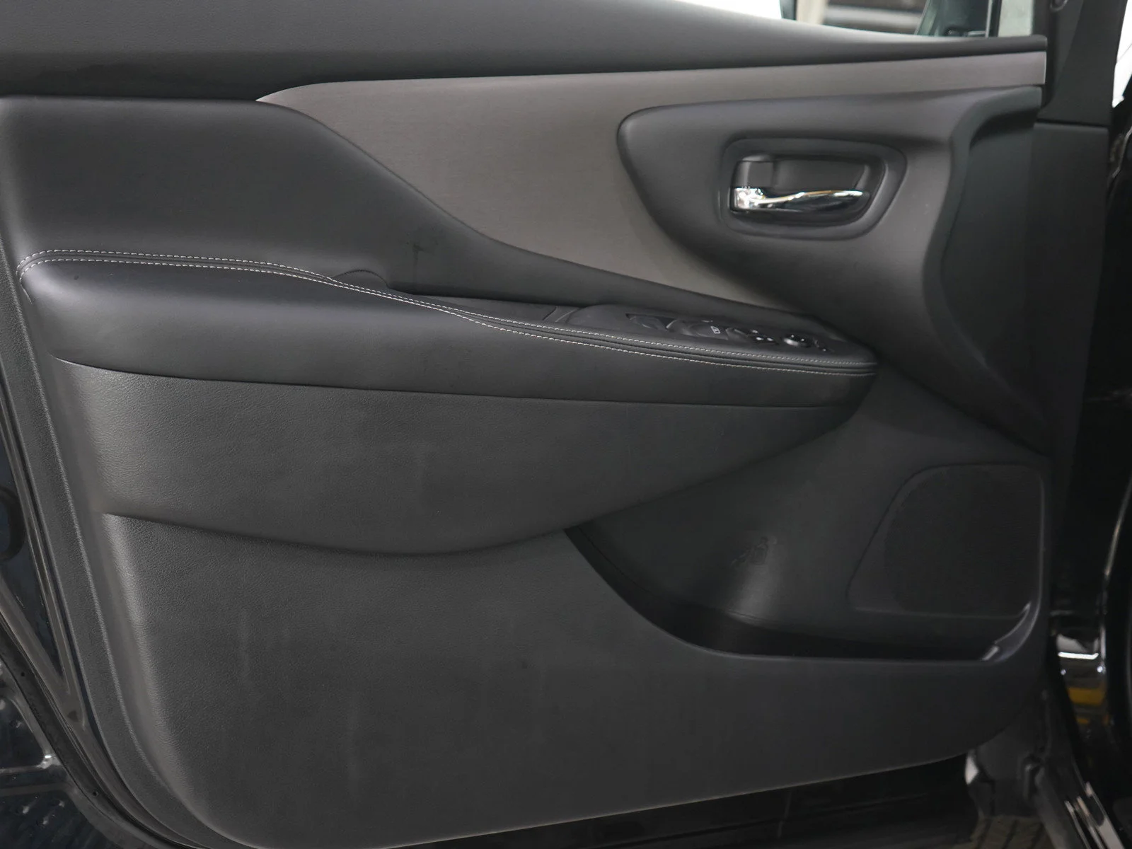 Used 2024 Super Black Nissan SV image 18