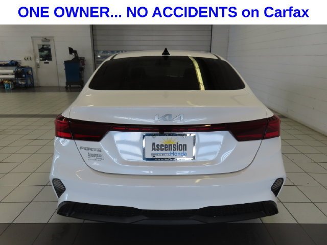 Used 2023 Snow White Pearl Kia LXS image 11