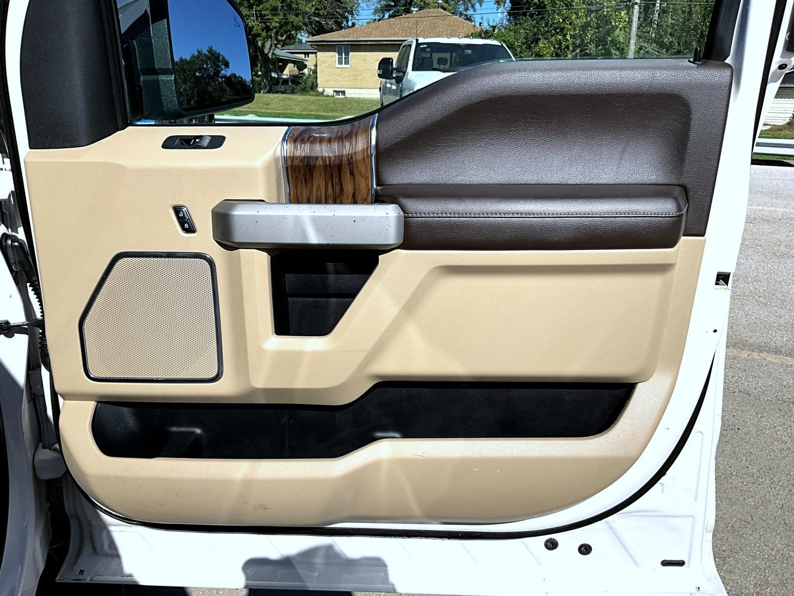 Used 2018 White Ford Lariat image 19