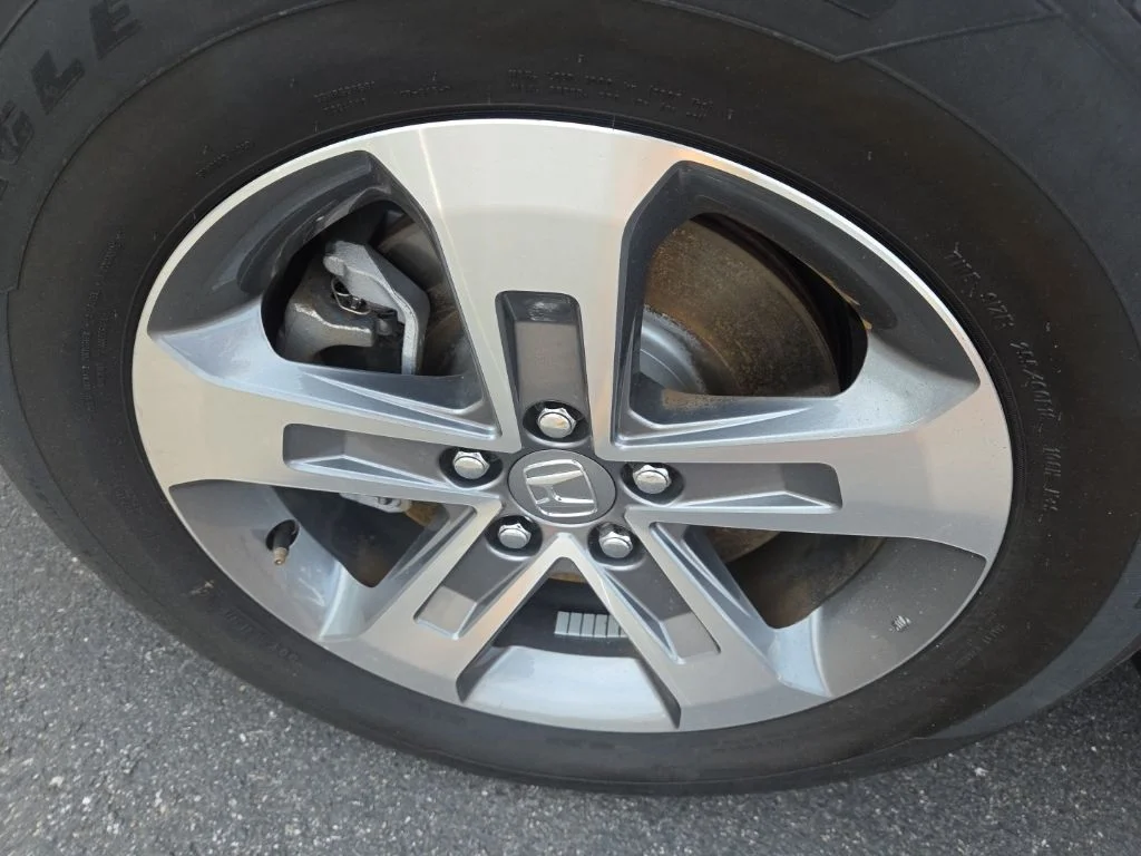 Used 2023 White Honda EX-L image 18