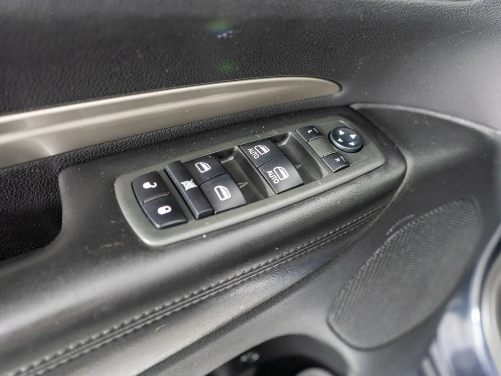 Used 2013 Gray Dodge SXT image 22
