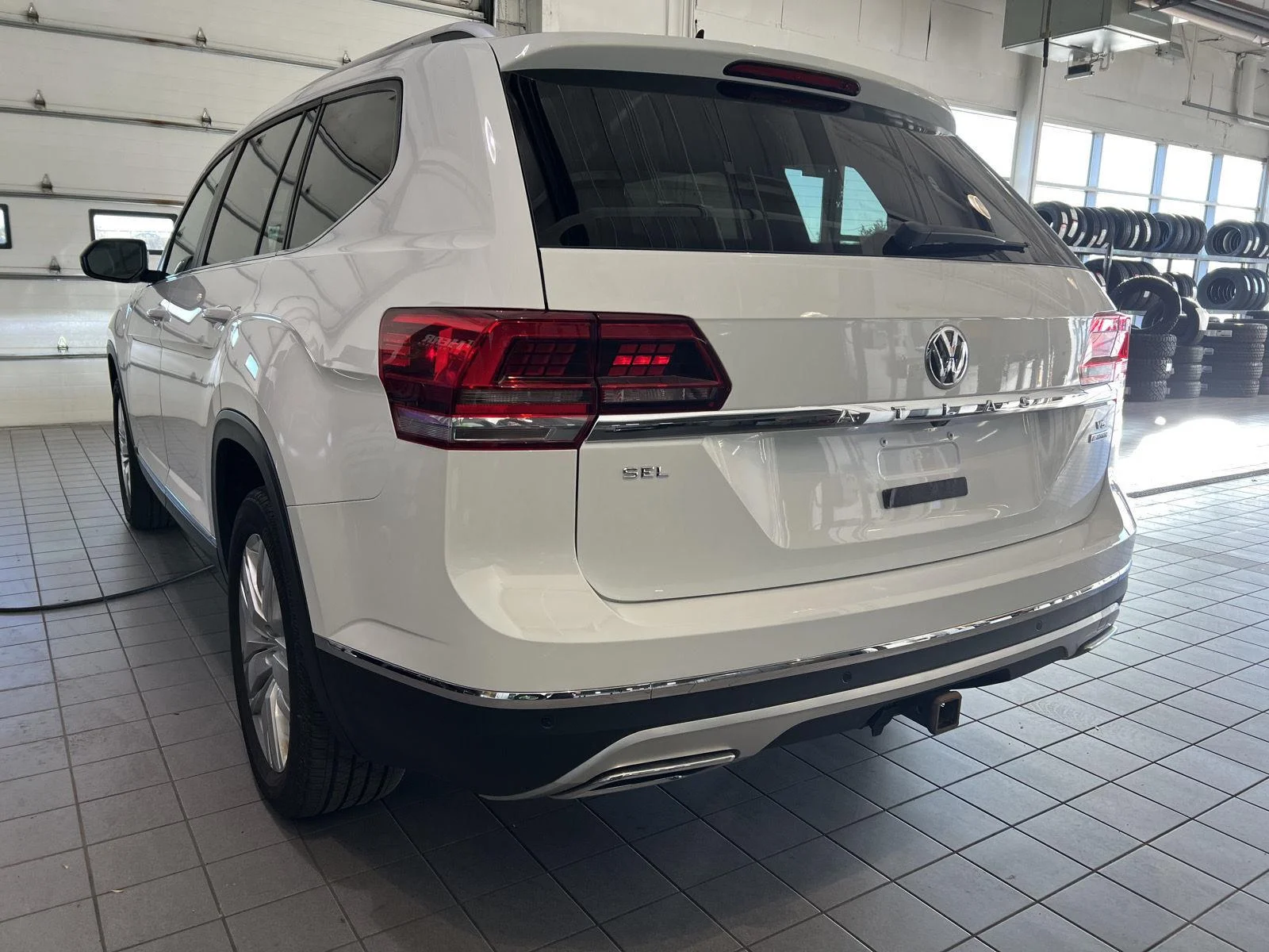 Used 2019 Pure White Volkswagen 3.6L V6 SEL image 6
