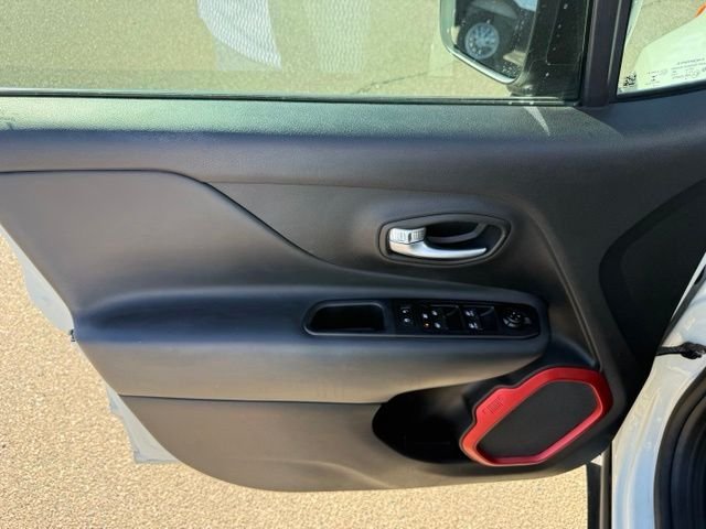 Used 2022 Alpine White Clearcoat Jeep Trailhawk image 11
