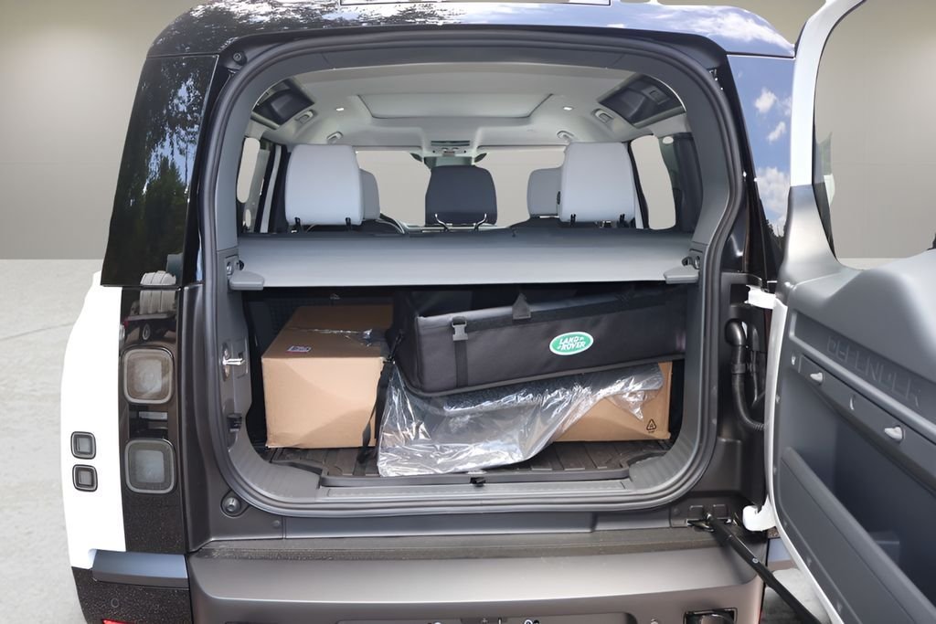 New 2026 Fuji White Land Rover X-Dynamic SE image 15
