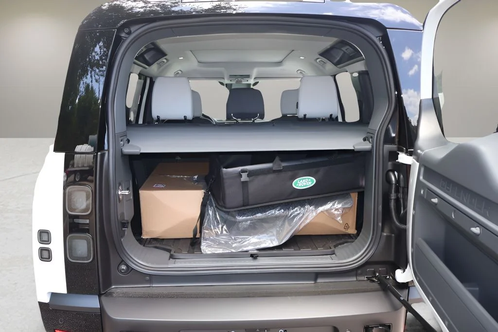 New 2026 Fuji White Land Rover X-Dynamic SE image 15