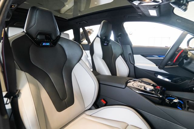 New 2026 Carbon Black Metallic BMW Base image 17