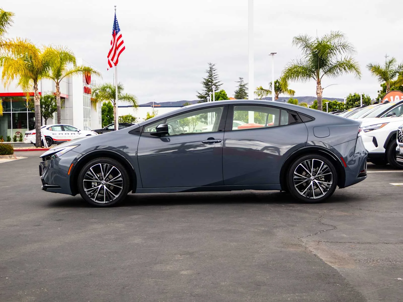 Used 2025 Guardian Gray Toyota XLE image 4
