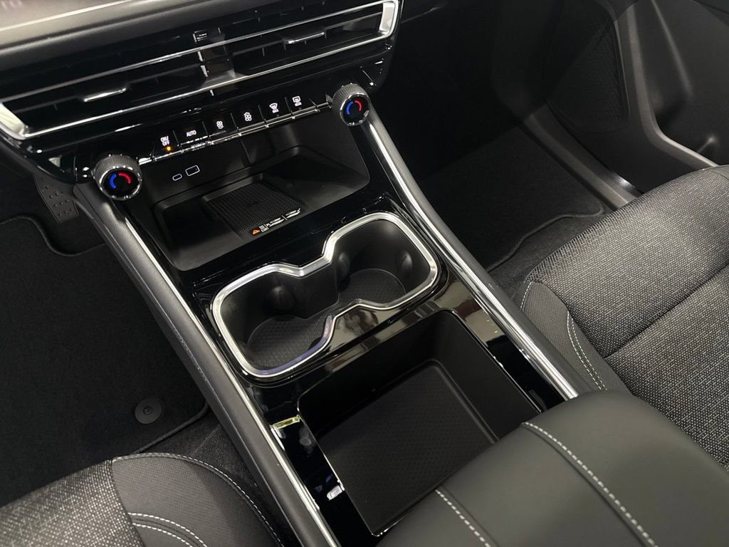 2027 Chevrolet Traverse LT - Photo 15