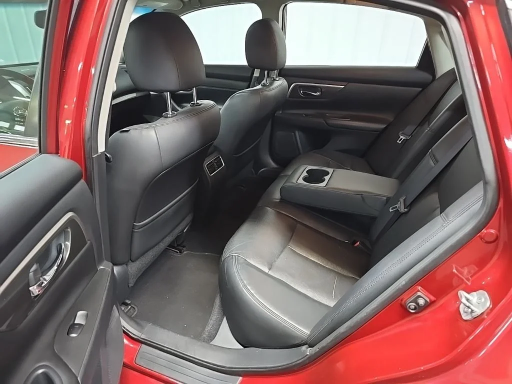 Used 2015 Red Nissan 3.5 SL image 32