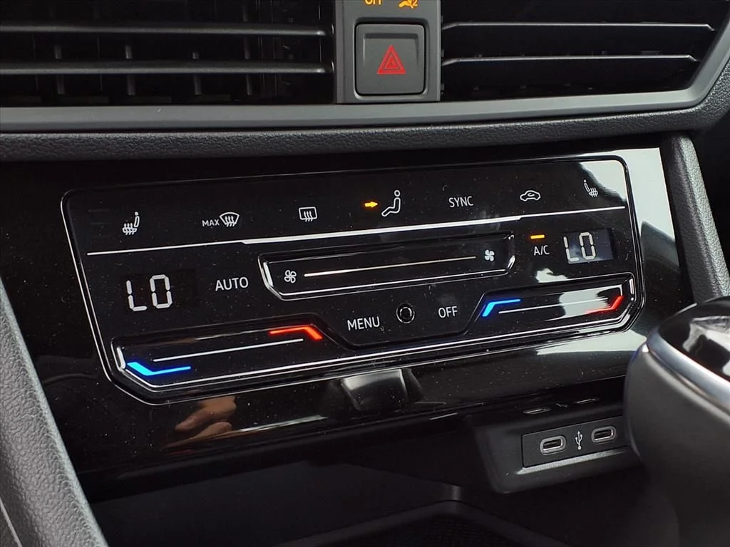 2025 Volkswagen Jetta Sport - Photo 9