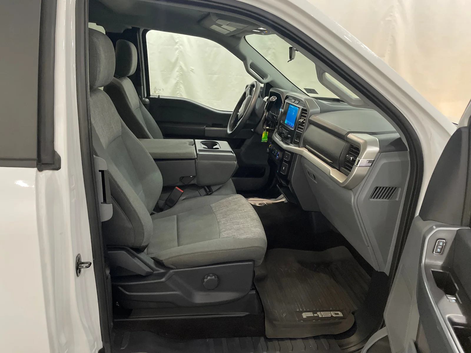 Used 2022 Oxford White Ford XLT image 22