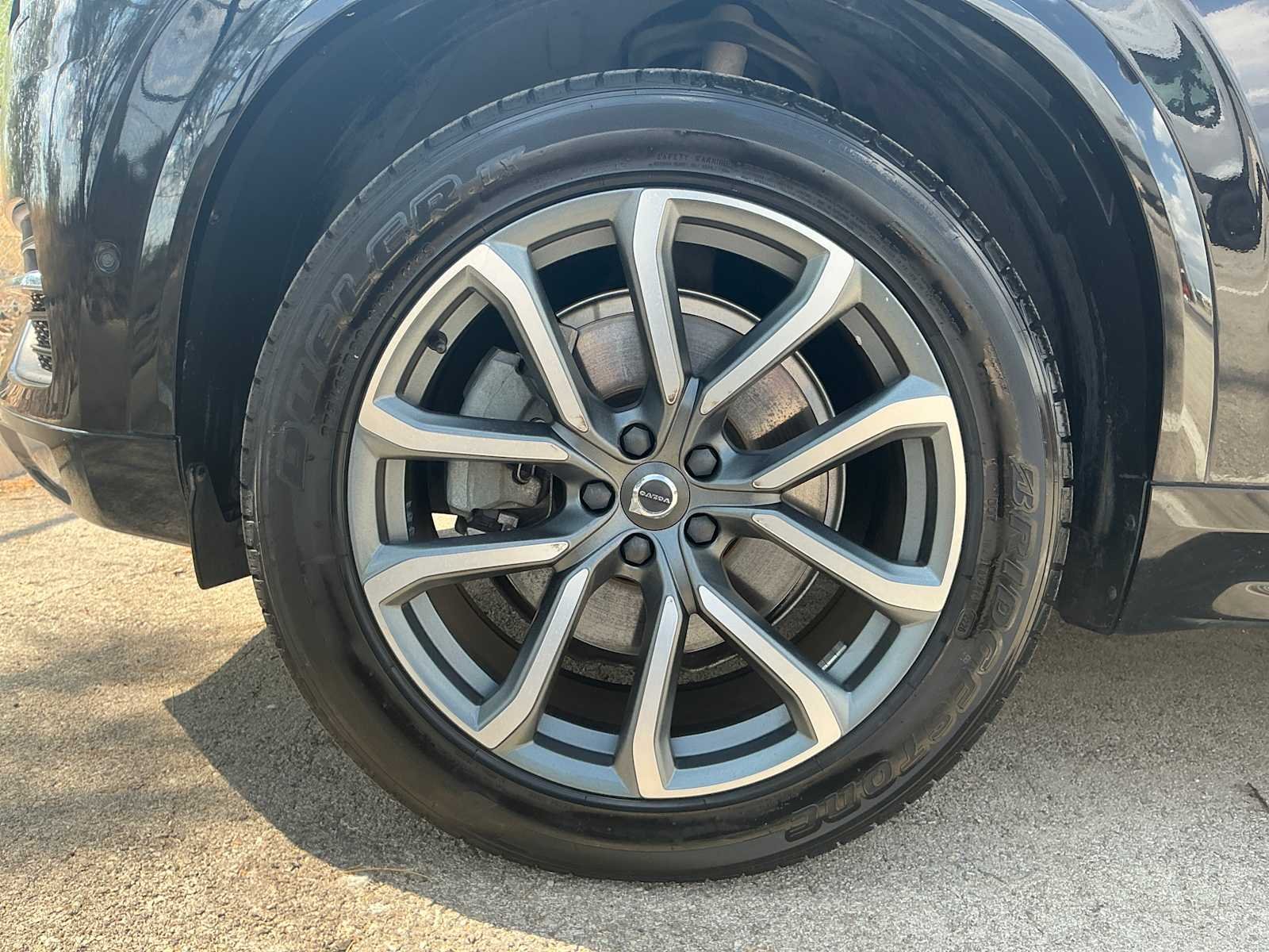 Used 2019 Onyx Black Metallic Volvo Momentum image 10