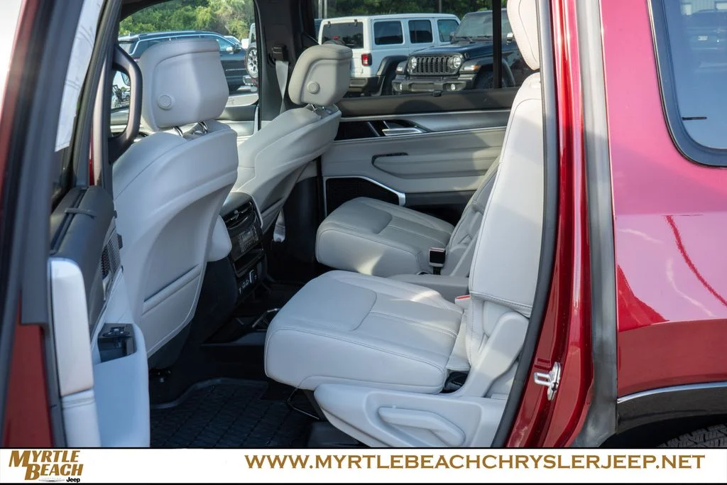 New 2026 Velvet Red Pearl-Coat Exterior Paint Jeep Limited Reserve image 14
