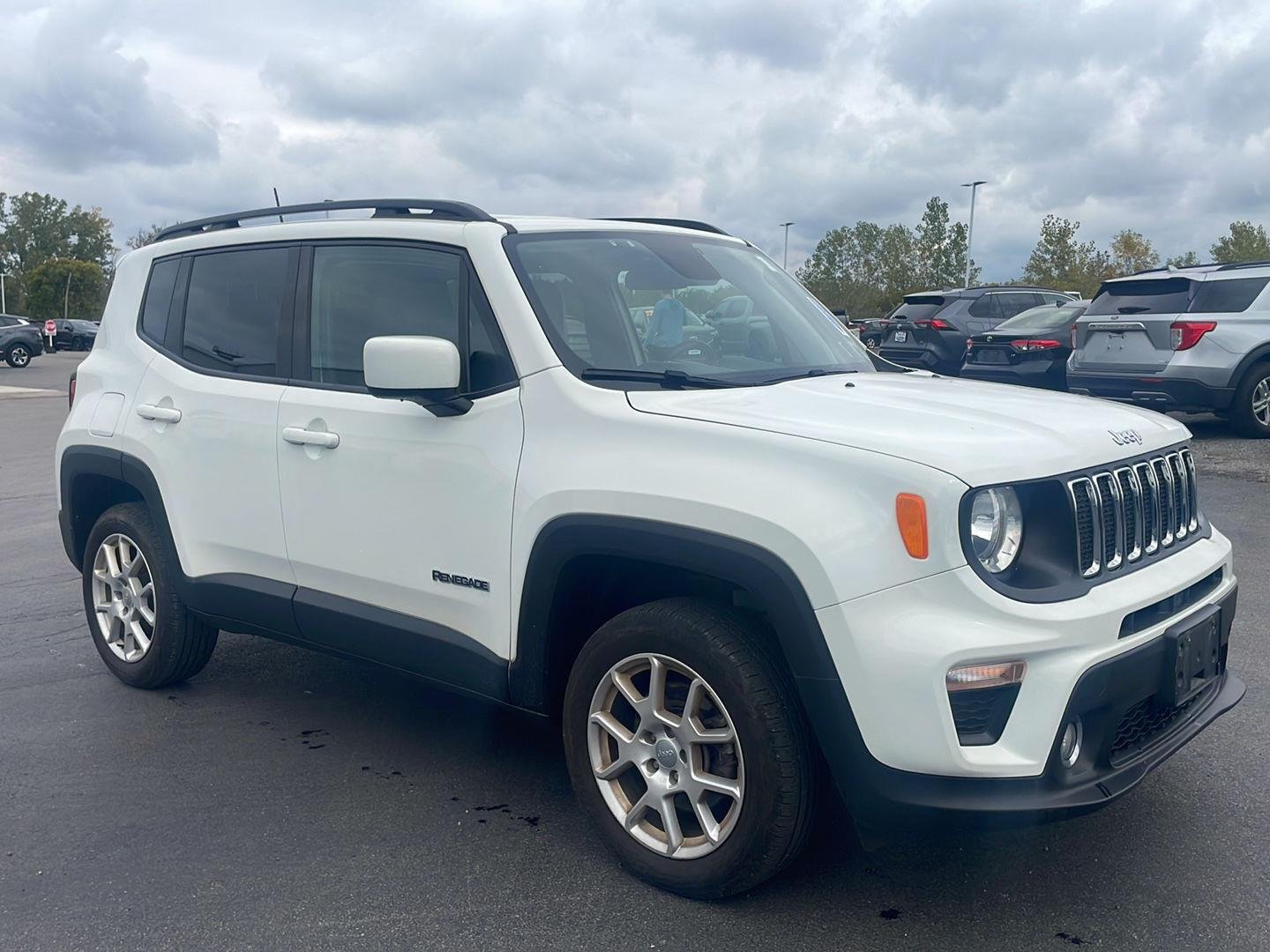 Used 2020 Alpine White Clearcoat Jeep Latitude image 8