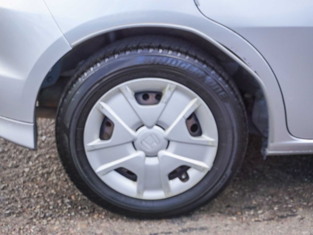 Used 2013 Alabaster Silver Metallic Honda Base image 9