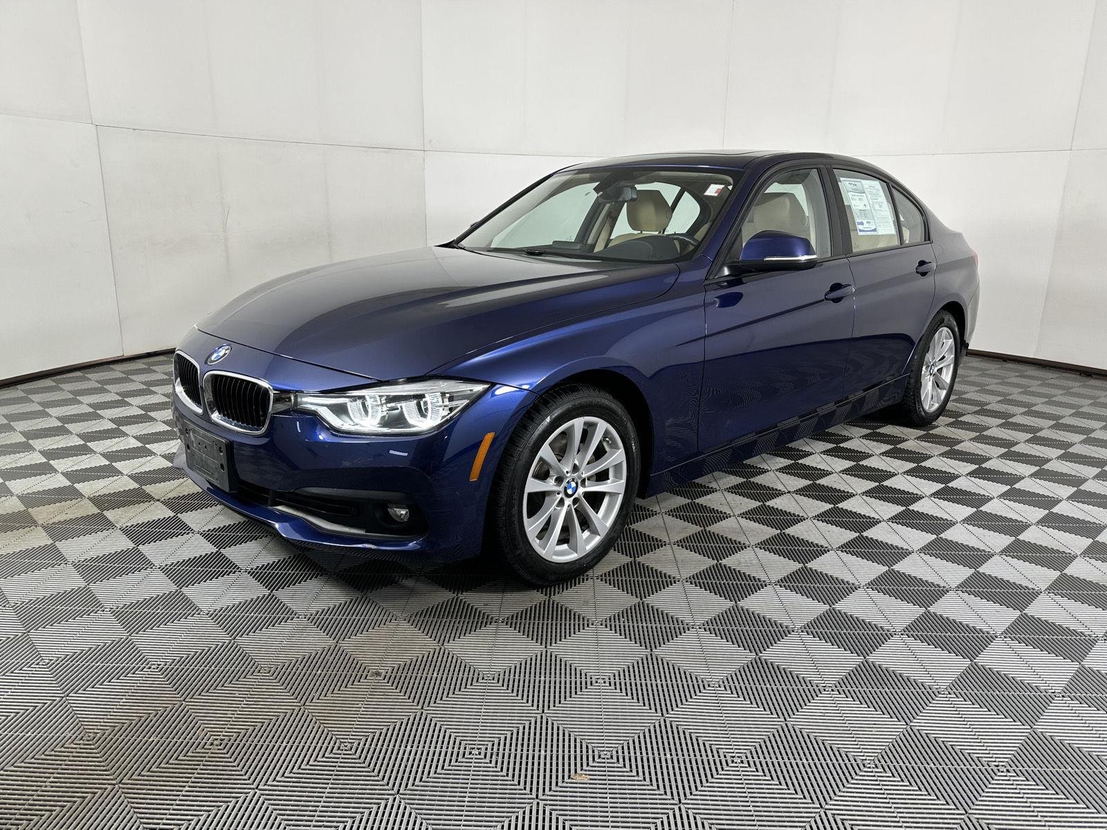 Used 2018 Mediterranean Blue Metallic BMW 320i xDrive image 17