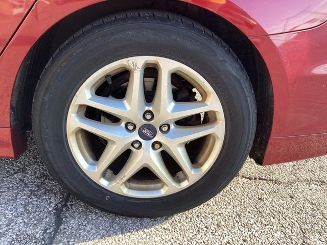Used 2014 Red Ford SE image 6