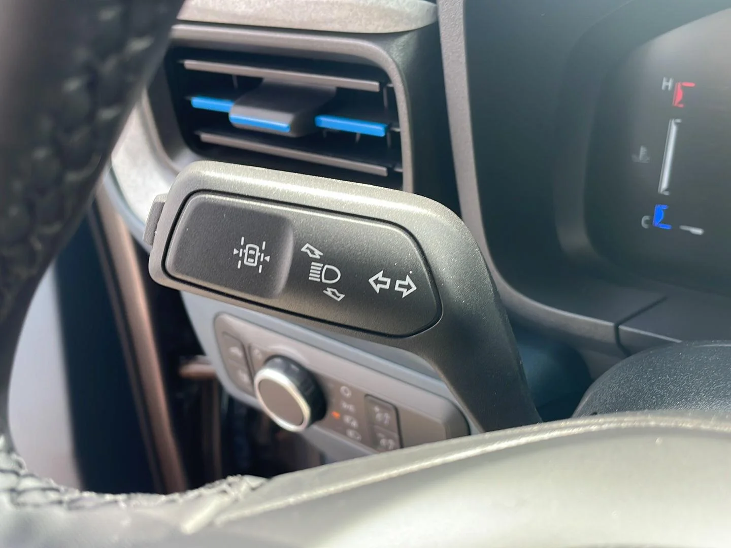 New 2026 Carbonized Gray Metallic Ford XLT image 16