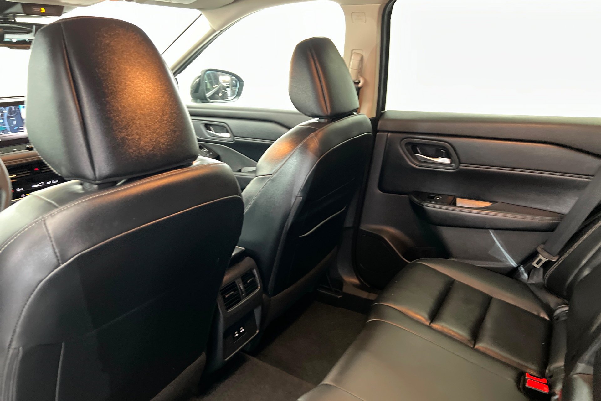 Used 2026 Super Black Nissan SL image 21