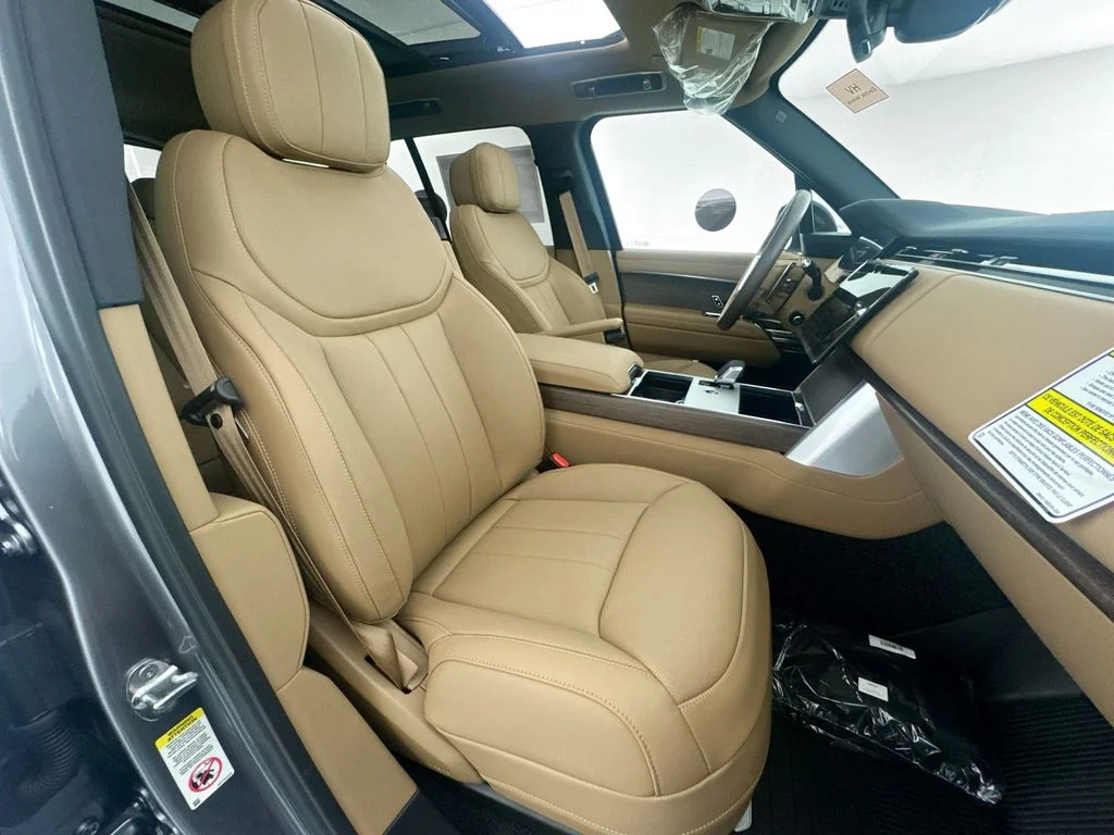 New 2026 Eiger Grey Land Rover SE image 29