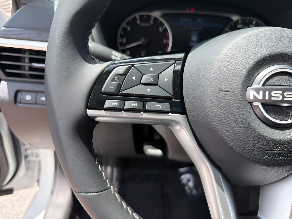 New 2026 White Nissan 2.5 SV image 15