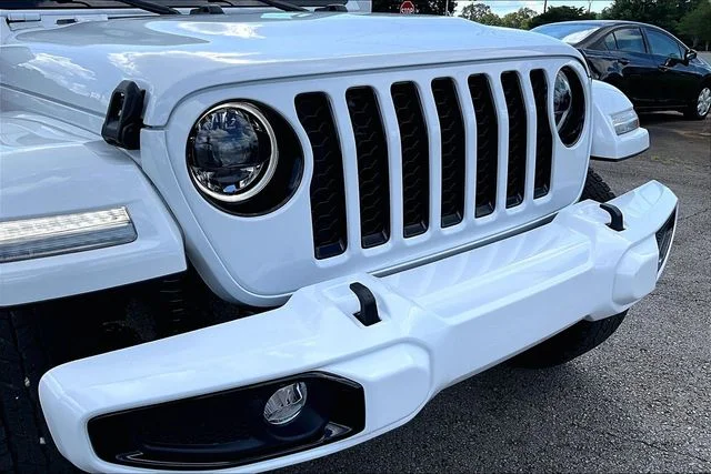 Used 2023 White Jeep Overland image 27