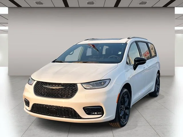 New 2026 Bright White Clear-Coat Exterior Paint Chrysler Limited image 8