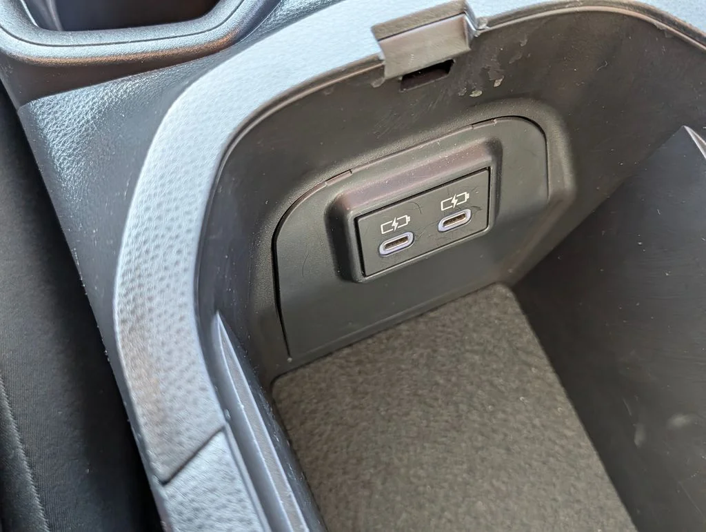 2024 Toyota RAV4 XLE - Photo 27