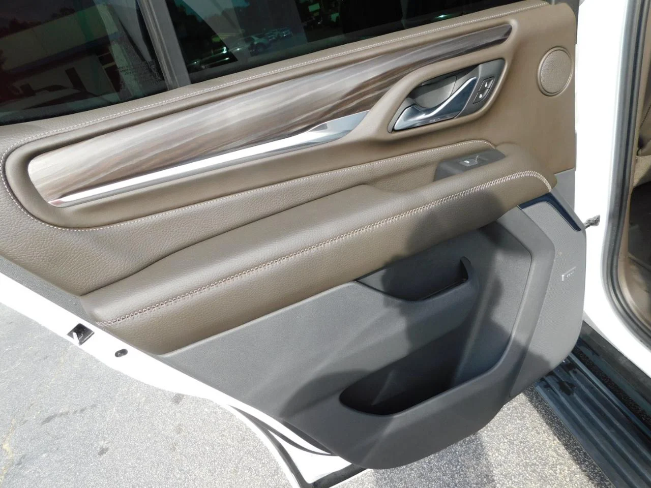 Used 2021 White GMC 4WD 4dr Denali image 28